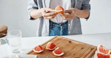 Будьте осторожны: 5 популярных фруктов, которые могут навредить пищеварению