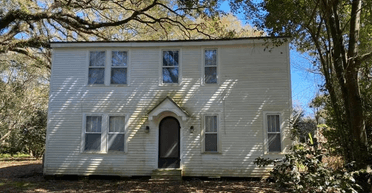 Отдавали бесплатно: дом с "призраками" снесли после того, как в него никто не заселился