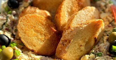 Віночок із тунця: рецепт легкої та дуже смачної закуски