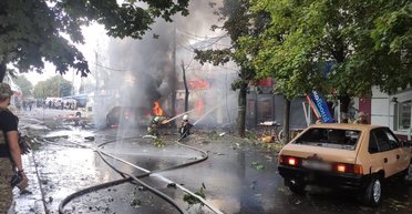 "Треба перемогти російське зло": Зеленський показав кадри удару по Костянтинівці (відео, фото)