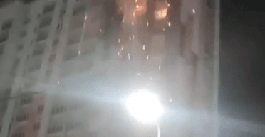 Беспилотник влетел в многоэтажку в Орловской области РФ (видео)