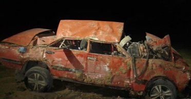 На Одещині легковик впав з обриву у водойму: одна людина загинула, двоє у лікарні (фото)