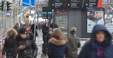 Девальвация на носу. Почему "скачет" курс гривны и сколько будет стоить доллар в 2021
