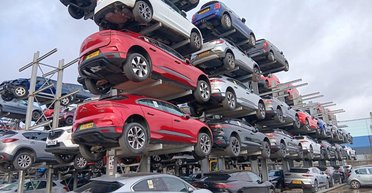 Ожидают утилизации: десятки британских электрокаров обнаружили на свалке (фото)