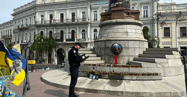 В Одесі намалювали прапор РФ на місці, де стояв памʼятник Катерині ІІ (фото)