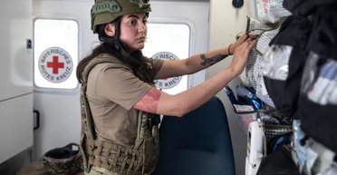 "Бруд і гниль": Аліна Михайлова різко відповіла на жарт про "багатих вдів" в Україні (відео)