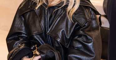 Сієнна Міллер після народження дитини з'явилася на показі Сhloe в Парижі (фото)