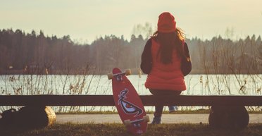 Куртка-безрукавка в весенних трендах-2024: идеальное дополнение уличного стиля