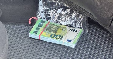 Днестр на матрасе или "знакомые" на КПП: в Киеве задержали волынянку, которая помогала уклонистам