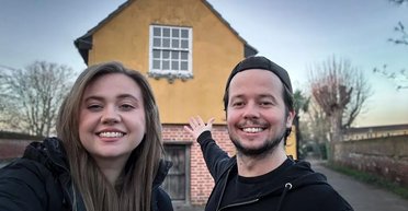 "Был тюрьмой для ведьм": пара купила дом и теперь переживает события, которые не может объяснить