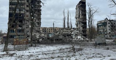 "Складывают" сразу несколько домов: бойцы ГУР показали, как спасаются от КАБов РФ в Авдеевке (видео)