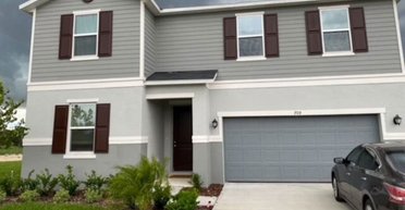 Неизвестный самовольно живет в доме женщины более года, но именно ей грозит суд (видео)