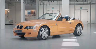 В интернете показали неизвестный родстер BMW с мотором как у Ferrari и Lamborghini (видео)