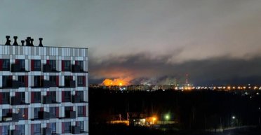 Россию всю ночь атаковали дроны: в Новгородской области пылает крупное химическое предприятие, — соцсети (фото, видео)