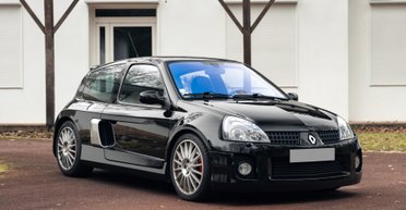 Старый 20-летний Renault Clio выставили на продажу по цене нового "Гелендвагена" (фото)