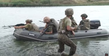 "Когда сядешь в лодку, то пути назад нет": морпехи рассказали о боях в Крынках (фото, видео)