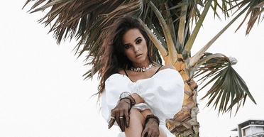 Дружина мільярдера дотримується незвичайних правил, які придумав для неї чоловік (відео)