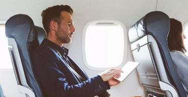 Чоловік відмовився поступитись місцем людині з інвалідністю: у мережі йому "аплодують стоячи"