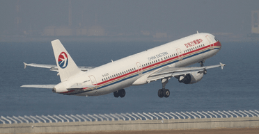 Пасажир літака відкрив аварійний вихід, бо "хотів подихати свіжим повітрям"