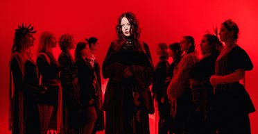 "Говорят, что так и надо": известная певица рассказала о реакции родных в РФ на удары по Украине