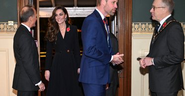 Кейт Миддлтон дважды за сутки появилась на публике в черном: что случилось (фото)