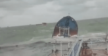 Авария танкеров РФ в Керченском проливе: эвакуацию экипажа отложили до утра (видео)