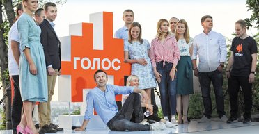 Дефицит кадров и союзников: что показали партийные списки