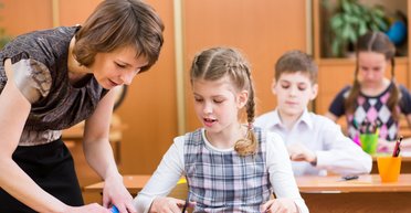 Доплати вчителям: хто з 1 січня 2025 року отримає щомісячну надбавку