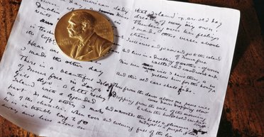 От Большого взрыва до батареек. Что нужно знать о лауреатах Нобелевской премии 2019