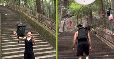 "Просто геній": чоловік надуває кулю з гелієм, щоб легше пересуватися містом (відео)