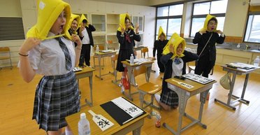 Бой на мечах и каллиграфия: туристам в Японии за $200 предлагают необычные развлечения (фото)