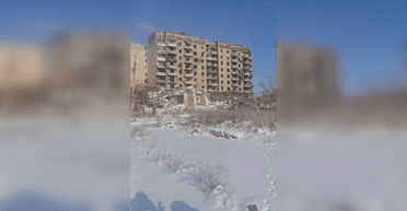 Руїни будинків і могили у дворах: в мережі показали, як виглядає окупований Вугледар (відео)