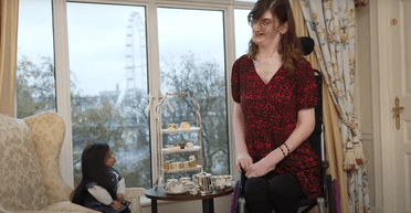 В Лондоне впервые в истории встретились самая высокая и самая низкая женщины: что у них общего (видео)