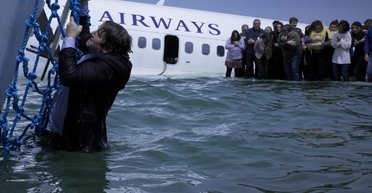 Самолет в воде. Зачем смотреть фильм Клинта Иствуда "Салли"