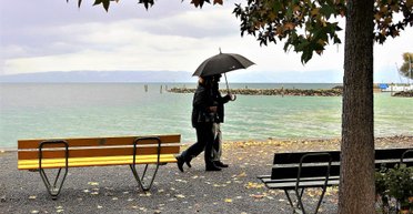 Парасольки і теплий одяг: синоптики розповіли, коли чекати похолодання (відео, карти)
