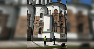 "Серце ідентичності": від обстрілу Києва вночі постраждав Софійський собор (фото)