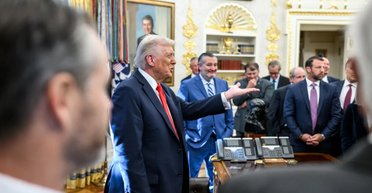 "Зал позора преступников": Белый дом занес почти все американские СМИ в черный список