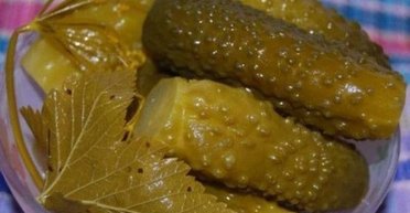 Заготовки на зиму: рецепт бочкових хрустких огірків у бочках