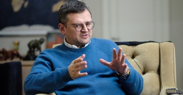 "Буде чесно": Кулеба доручив МЗС розʼяснити порядок отримання консульських послуг за кордоном