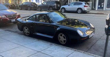 Редчайший суперкар Porsche за $2 миллиона бросили прямо на улице (фото)