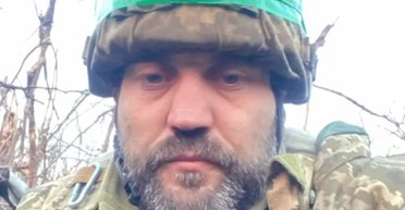 Считали пропавшим без вести, а он один держал позицию: боец ВСУ сутки отстреливался от ВС РФ (видео)