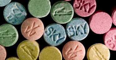 Химия и жизнь. Как "синтетика" победила классические наркотики и чем это опасно