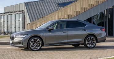 Skoda представила потужного флагмана з витратою менш ніж 2 л/100 км (фото)