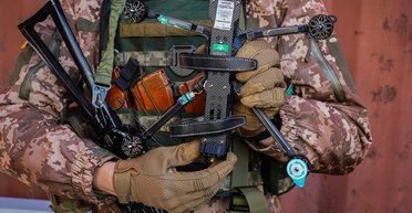 Ворожа РЕБ буде безсилою: українці розробили новий чип для FPV-дронів (відео)