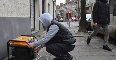ДТЕК опублікував графіки відключень на 6 березня: в кого світла не буде лише ввечері