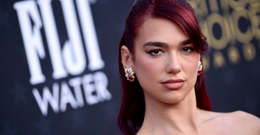 Дуа Липа в облегающем спортивном платье снялась для новой рекламной кампании Puma (фото)