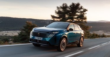 Спрос превзошел ожидания: новый кроссовер Peugeot активно раскупают (фото)