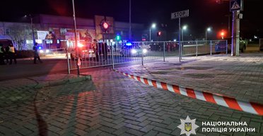 У Миколаєві стався вибух на непрацюючій АЗС: внаслідок теракту постраждало семеро поліціянтів