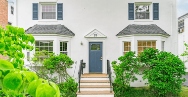 Розкішний будинок у США продається всього за 1 долар: що з ним не так (фото)