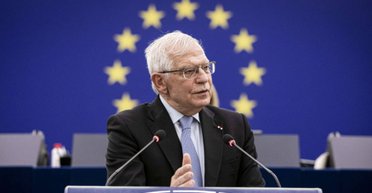 "Зашел в сад, в который его не звали": Боррель раскритиковал Папу за слова об Украине